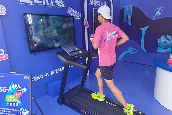 【2025沈阳马拉松嘉年华】大屏跑步机互动